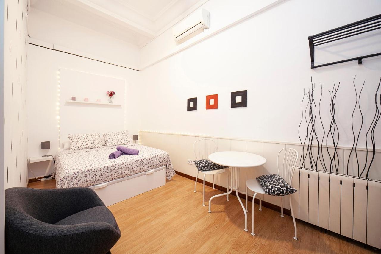 Fabrizzios Terrace Hostel برشلونة المظهر الخارجي الصورة