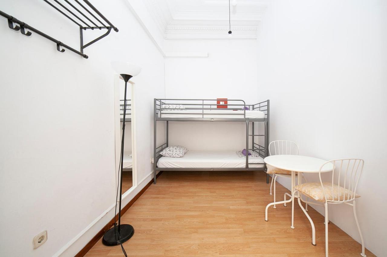 Fabrizzios Terrace Hostel برشلونة الغرفة الصورة